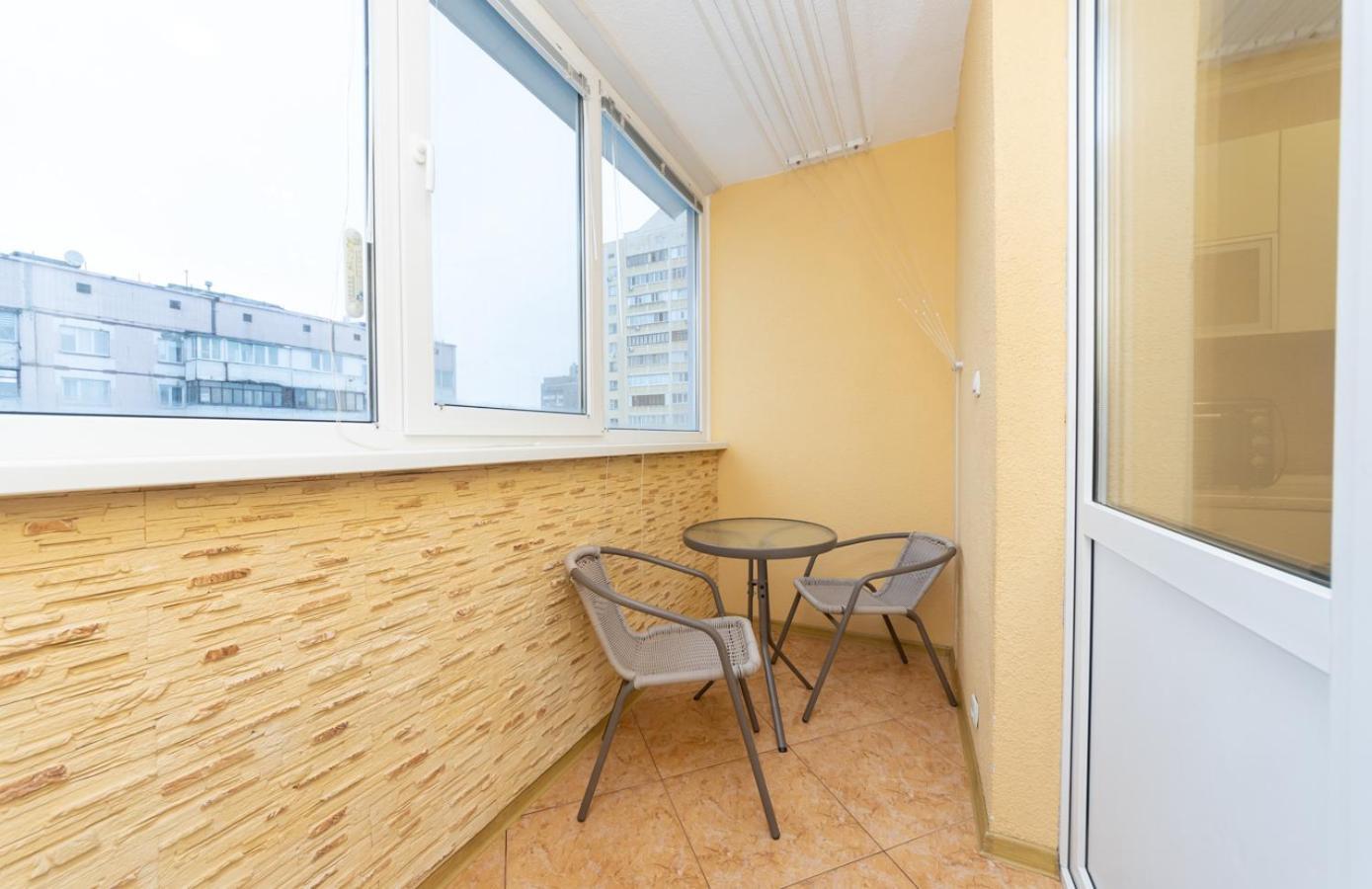 Apartments Near Poznyaki Station เคียฟ ภายนอก รูปภาพ