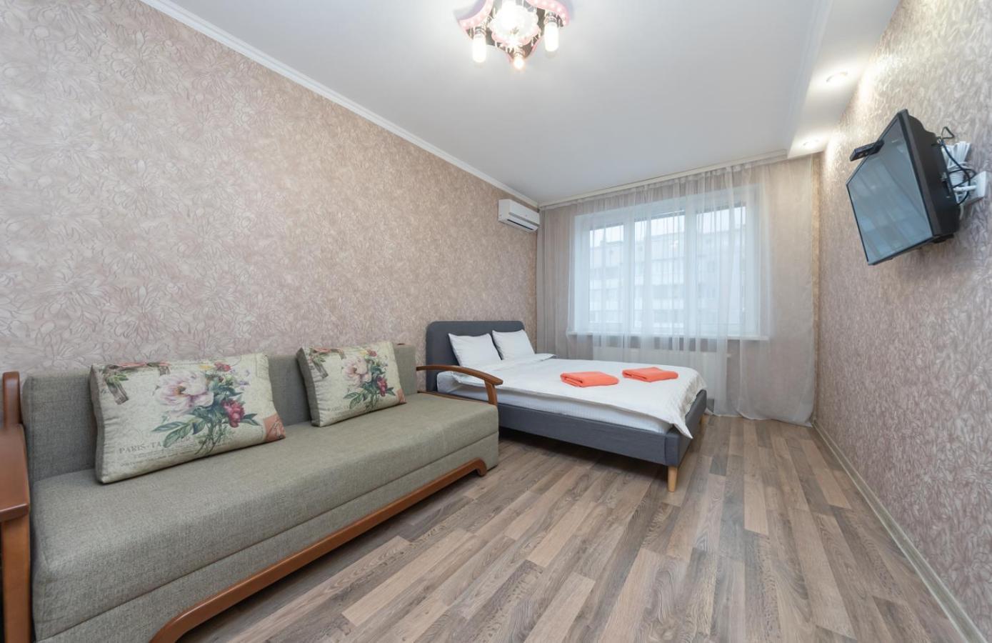 Apartments Near Poznyaki Station เคียฟ ภายนอก รูปภาพ