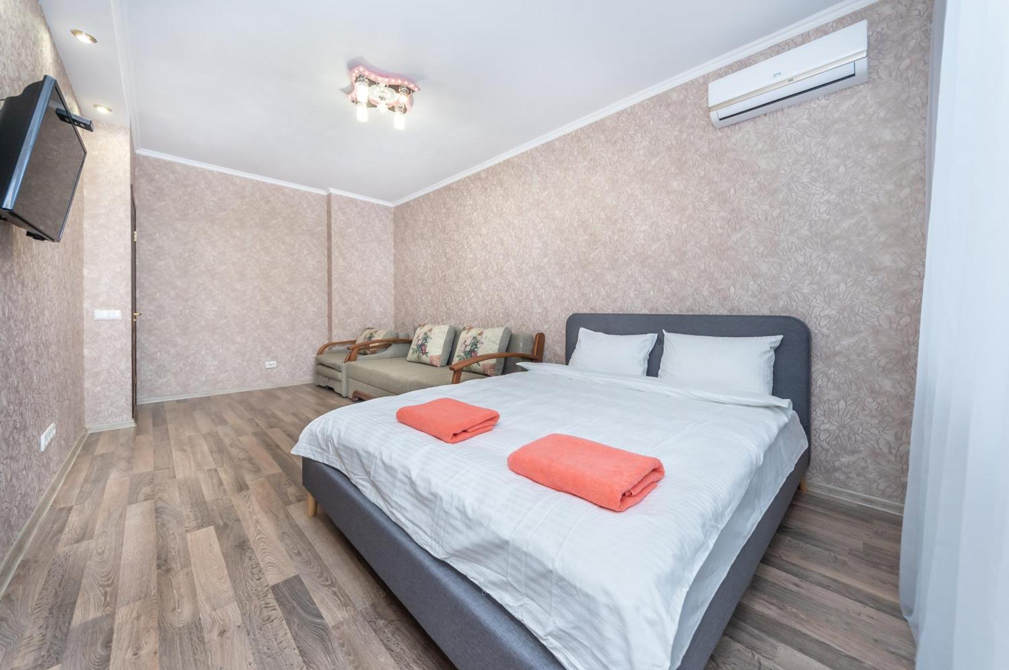 Apartments Near Poznyaki Station เคียฟ ภายนอก รูปภาพ